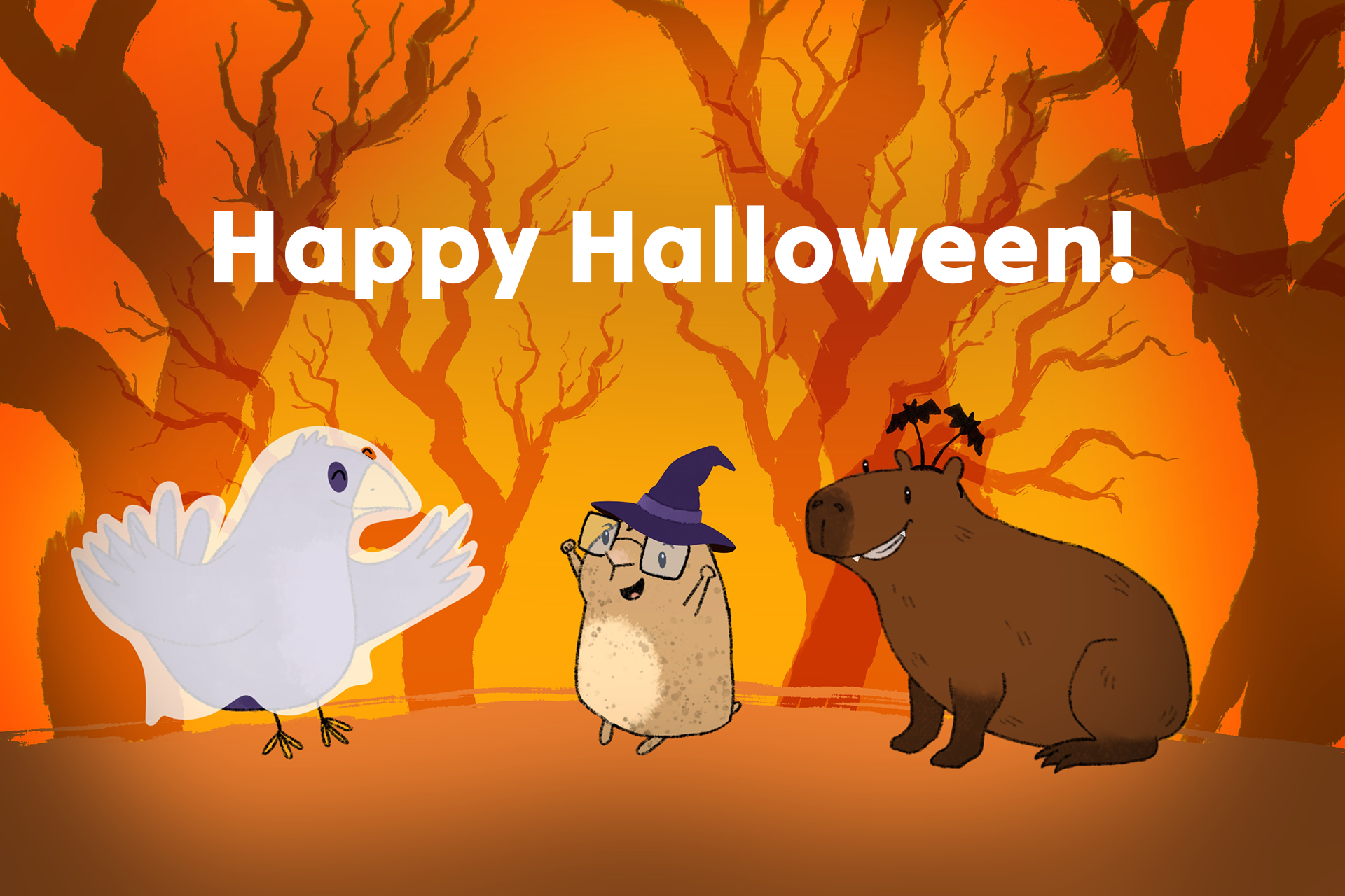 Vor gelb und orange beleuchteten kahlen Bäumen stehen ein als Gespenst verkleideter Vogel, ein kleiner Hamster mit Brille und Hexenhut und ein Capybara, das einen Haarreif mit kleinen schwarzen Fledermäusen daran sowie ein falsches Vampirgebiss trägt.